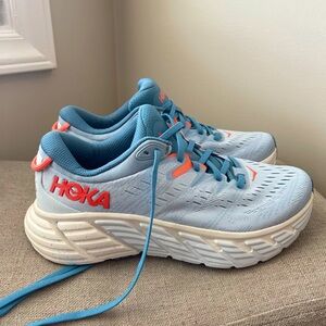 HOKAS!! Brand new never worn!!
